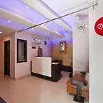 Oyo 5385 Paschim Vihar
